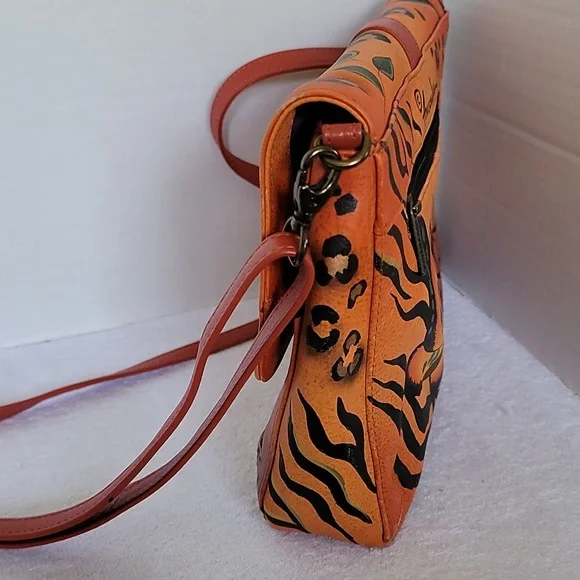 Anuschka hand painted leather medium flap messenger - Picture 7 of 16